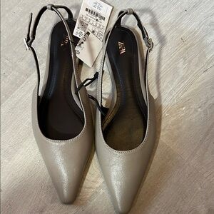 100% leather Zara Women's Gray Pointed Toe Flats